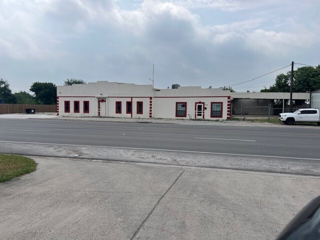 Primary Photo Of 210 N Upshaw Blvd, Robstown Storefront Retail Office For Sale