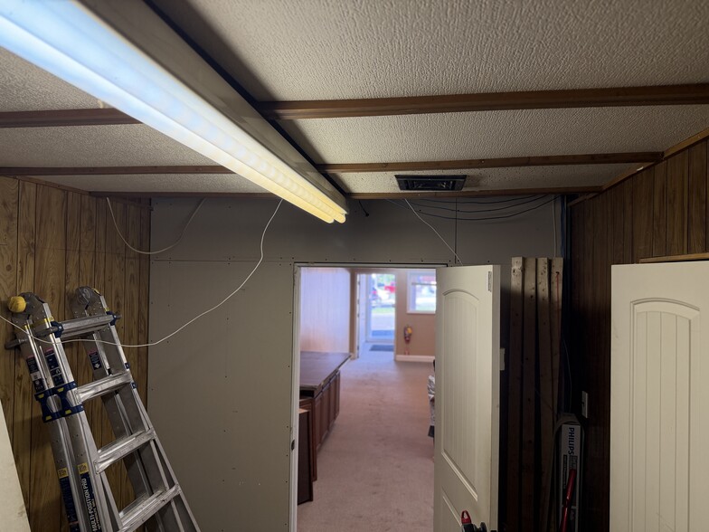 More Photos Of 409-419 Lake Ave, Nesconset Freestanding For Lease