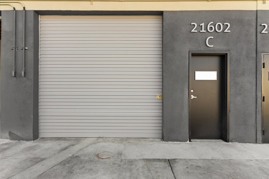 More Photos Of 21602-21612 Western Blvd, Hayward Service For Lease