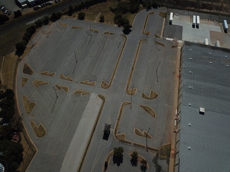 More Photos Of 3400 S Kelly Ave, Edmond Land For Lease