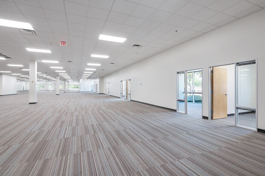 More Photos Of 2501 W Grandview Rd, Phoenix Light Manufacturing For Lease