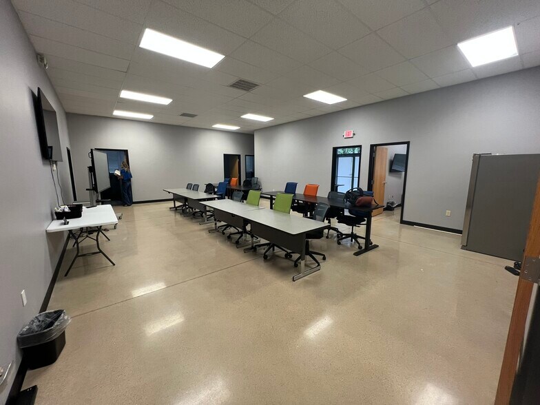 More Photos Of 900-902 SE 5th St, Bentonville Office For Lease