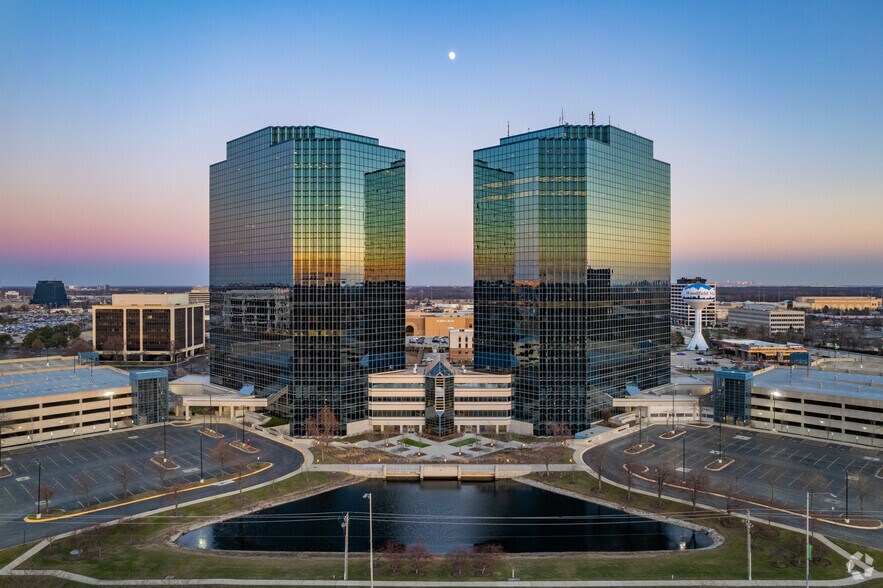 More Photos Of 1400 American Ln, Schaumburg Unknown For Lease