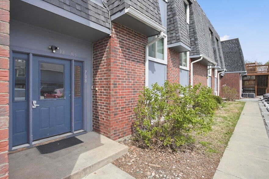 More Photos Of 706 E 139th St, Kansas City Apartments For Sale