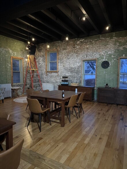 More Photos Of 203 Ellis St, Kewaunee Office For Sale