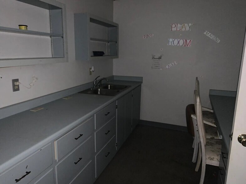 More Photos Of 727–729 Anderson St., Belton General Retail For Lease