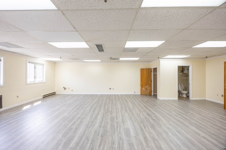 More Photos Of 439 Littleton Rd, Westford Unknown For Lease