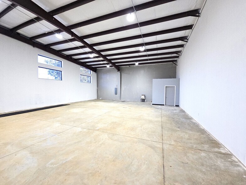 More Photos Of 4810 Wages Way, Sugar Hill Warehouse For Lease