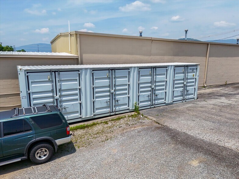 More Photos Of 722-726 Roanoke St, Salem Research And Development For Sale