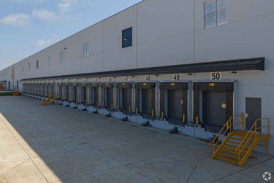 More Photos Of 22049 Innovation Dr, Elkhart Warehouse For Lease