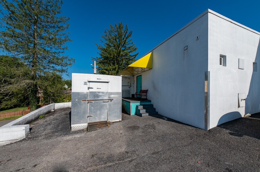 More Photos Of 1111 Fairmont Ave, Fairmont Restaurant For Sale