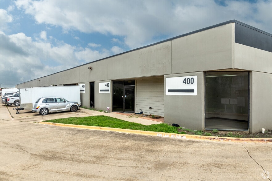 More Photos Of 1225 W College Ave, Carrollton Unknown For Lease