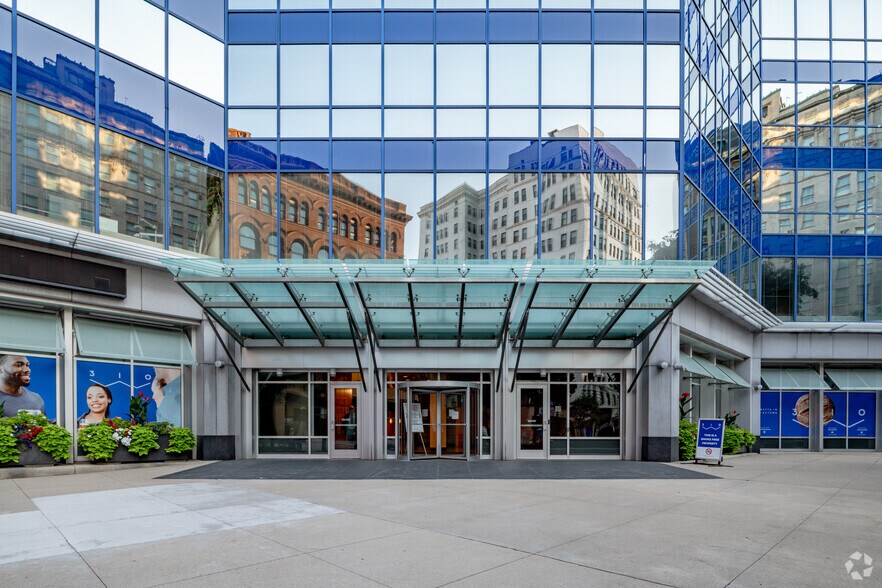 More Photos Of 310 W Wisconsin Ave, Milwaukee Office For Lease