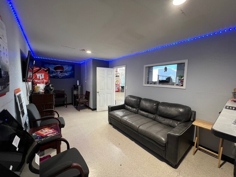 More Photos Of 2321 N Masch Branch Rd, Denton Warehouse For Lease