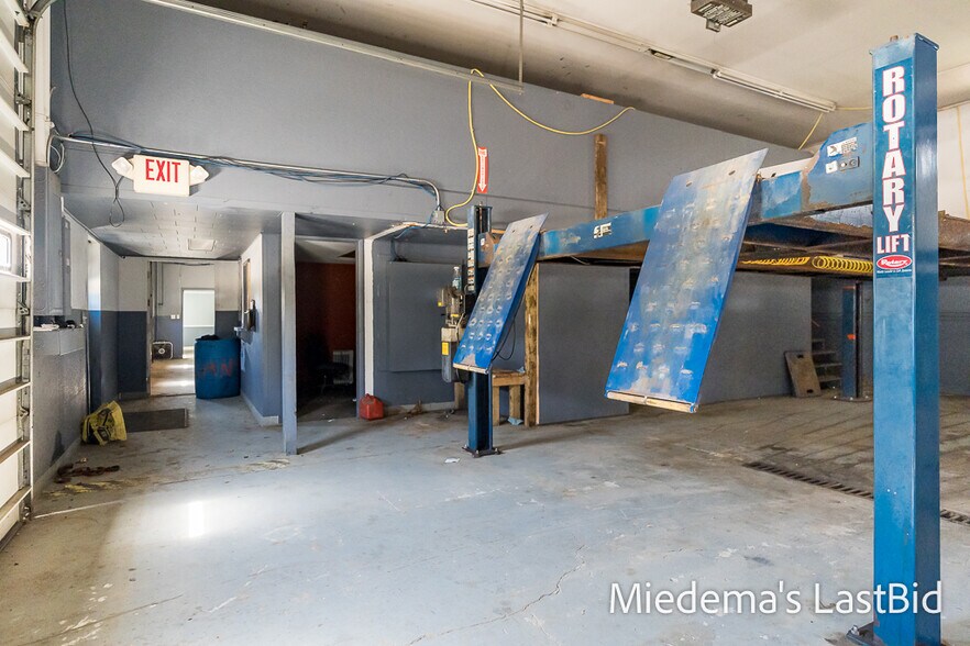 More Photos Of 1633 S Hanover, Hastings Auto Repair For Sale