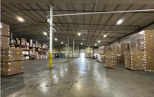 More Photos Of 15401 Industrial Dr, Schoolcraft Warehouse For Lease