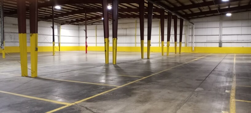 More Photos Of 69687 Kraus Rd, Edwardsburg Warehouse For Lease
