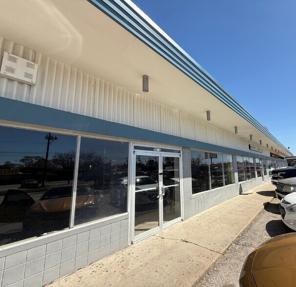 Primary Photo Of 8560 Long Point Rd, Houston Storefront For Lease