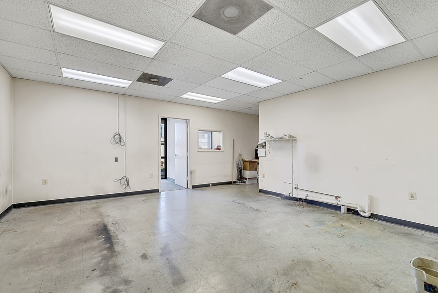 More Photos Of 8390 Terminal Rd, Lorton Flex For Sale