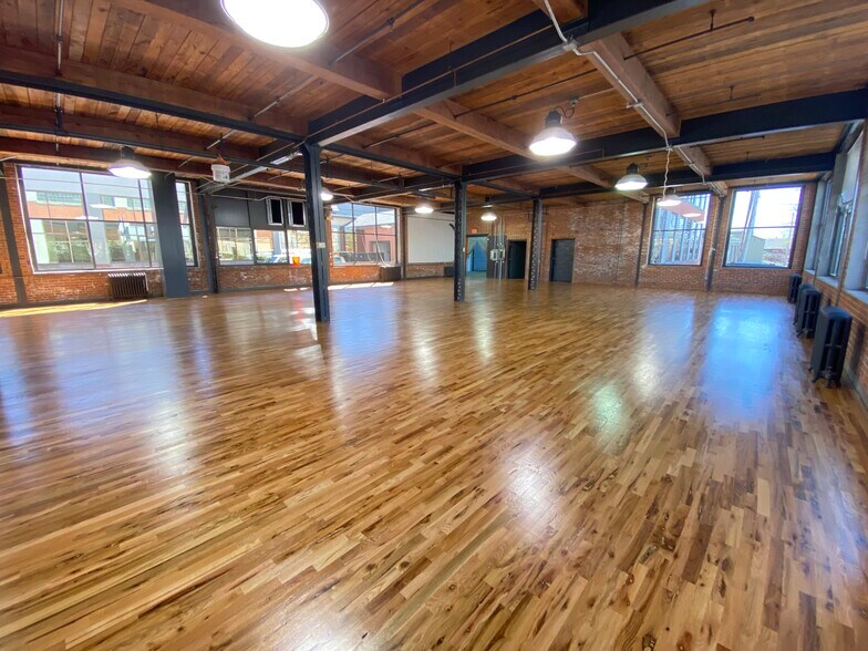 More Photos Of 304 Bishop Ave, Bridgeport Manufacturing For Lease