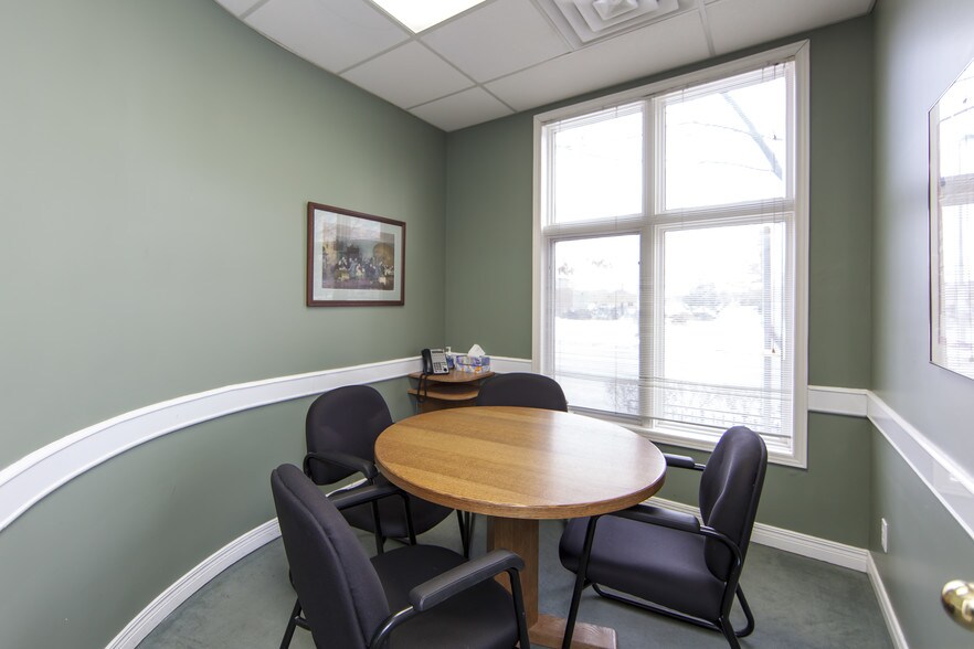 More Photos Of 92 Centrepointe Dr, Ottawa Office For Lease