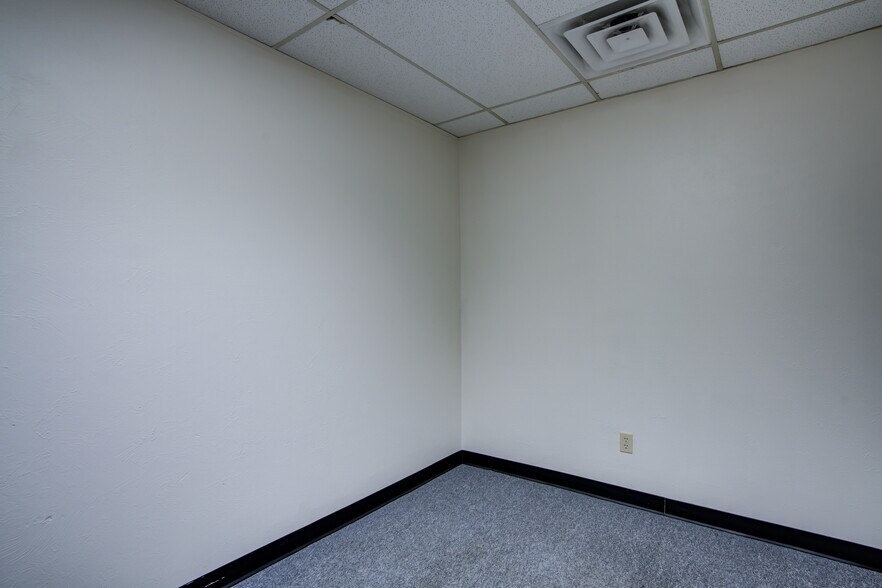 More Photos Of 225 S Academy Blvd, Colorado Springs Office For Sale