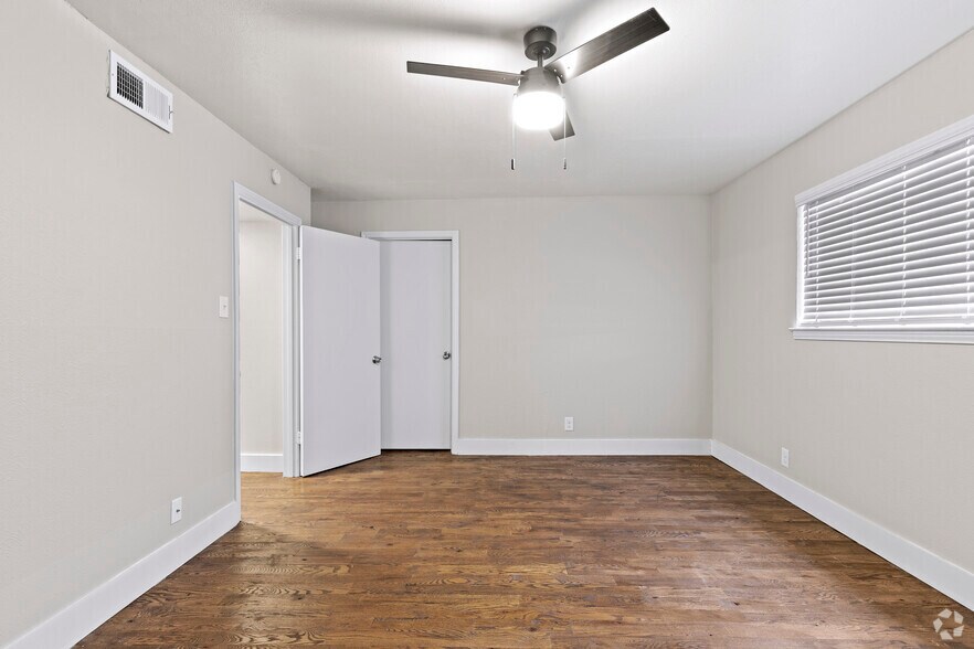 More Photos Of 2211 S Vernon Ave, Dallas Apartments For Sale