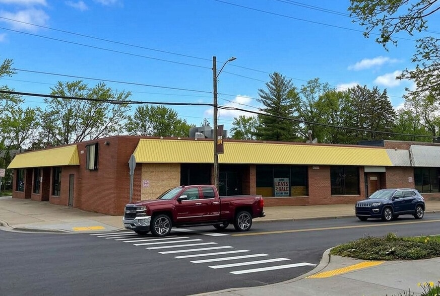 Primary Photo Of 205-209-221 E Bellows St, Mount Pleasant Storefront For Sale