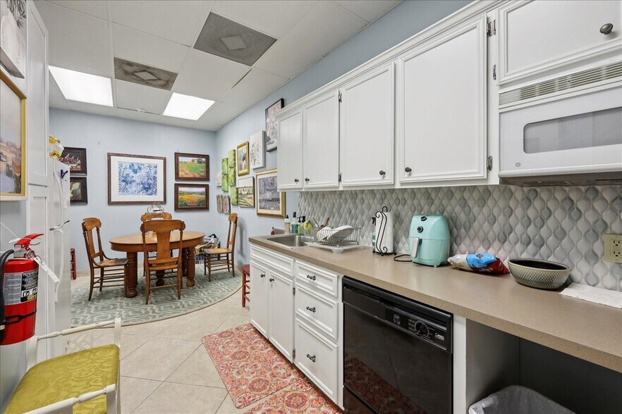 More Photos Of 911 Green Ave, Orange Storefront Retail Office For Sale