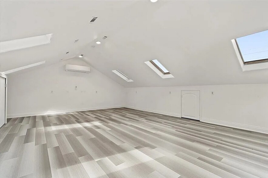 More Photos Of 7700 N Lamar Blvd, Austin Storefront Retail Office For Sale