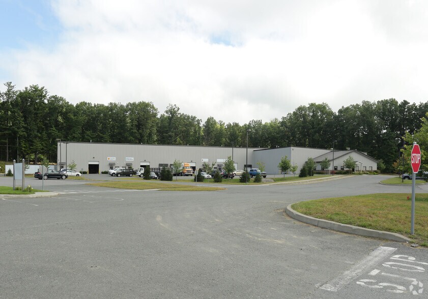More Photos Of 5 Fairchild Sq, Clifton Park Warehouse For Lease
