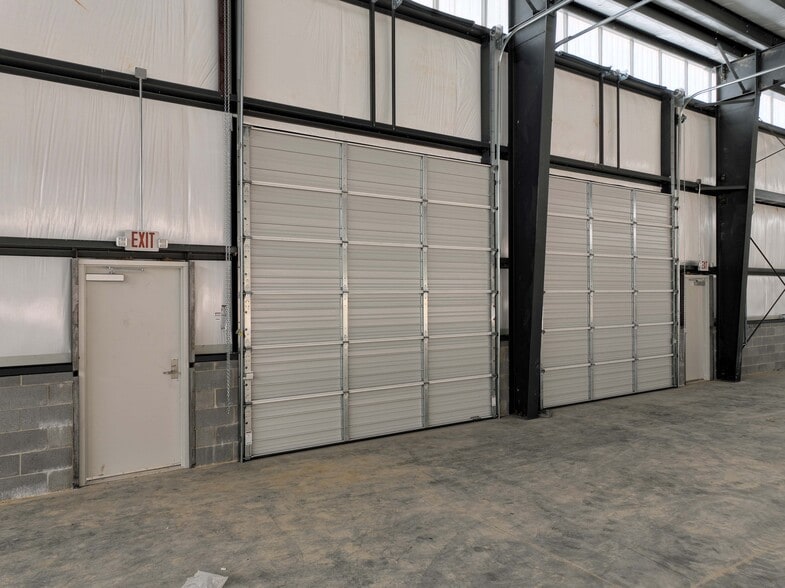 More Photos Of 150 Centrum Dr, Irmo Warehouse For Lease