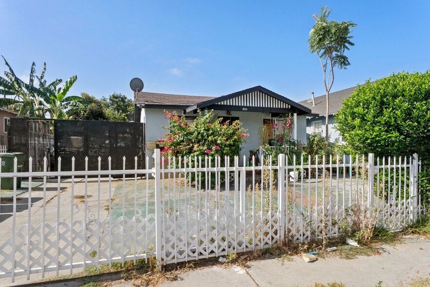 More Photos Of 1526 E 77th Pl, Los Angeles Multifamily For Sale