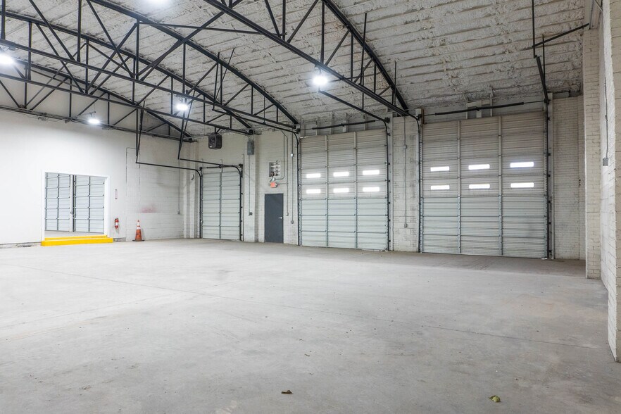 More Photos Of 122 Atando Ave, Charlotte Service For Lease