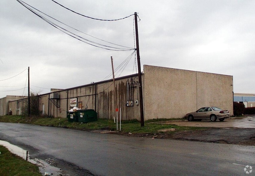 More Photos Of 341-347 W Mockingbird Ln, Dallas Light Manufacturing For Lease