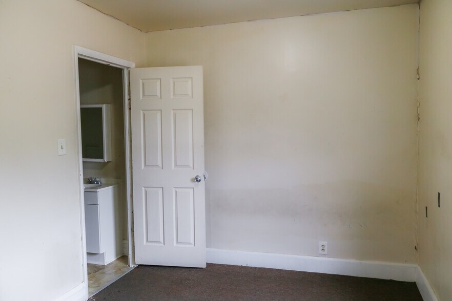 More Photos Of 926 W Walnut St, Allentown Storefront Retail Residential For Sale