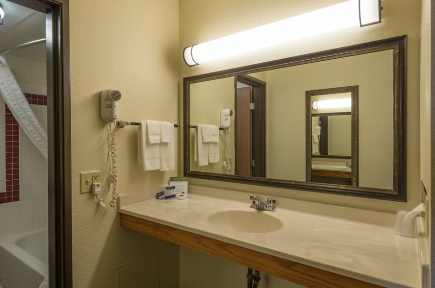 More Photos Of 700 Highway 51, Minocqua Hotel For Sale