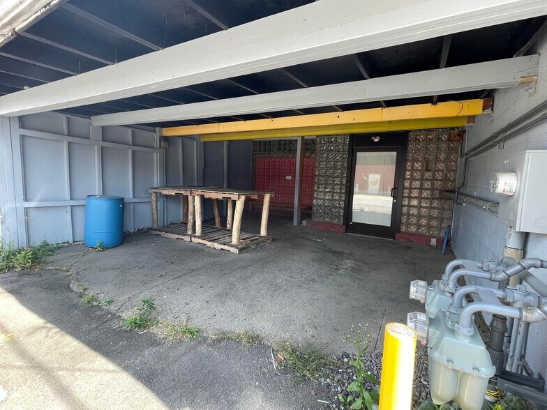 More Photos Of 103 N Fraley St, Kane Restaurant For Sale