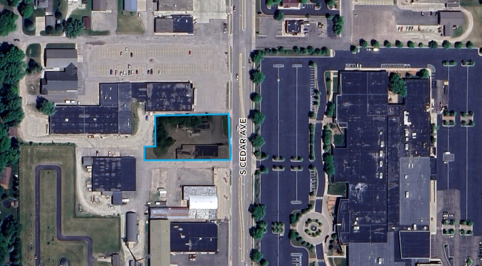 More Photos Of 1940 S Cedar Ave, Owatonna Showroom For Sale