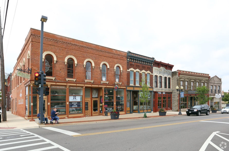 Primary Photo Of 221-223 E State St, Rockford Storefront Retail Residential For Lease