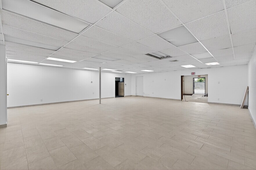 More Photos Of 16119 Sherman Way, Van Nuys Freestanding For Sale