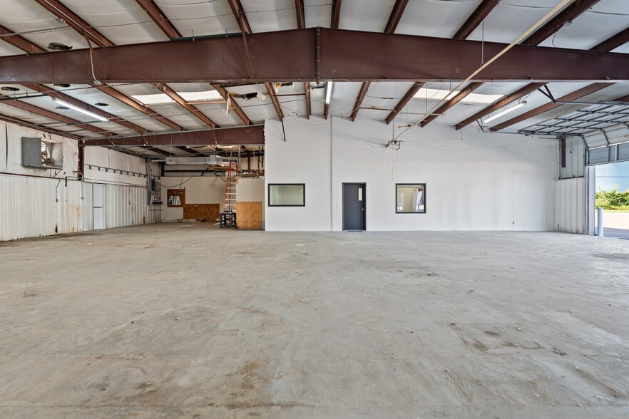 More Photos Of 1500 Brittmoore Rd, Houston Warehouse For Lease