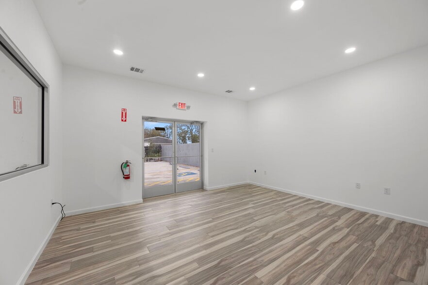 More Photos Of 4103C Dawn St, Houston Industrial For Lease