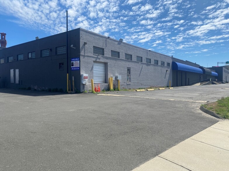 More Photos Of 195 Freight St, Waterbury Bar For Lease