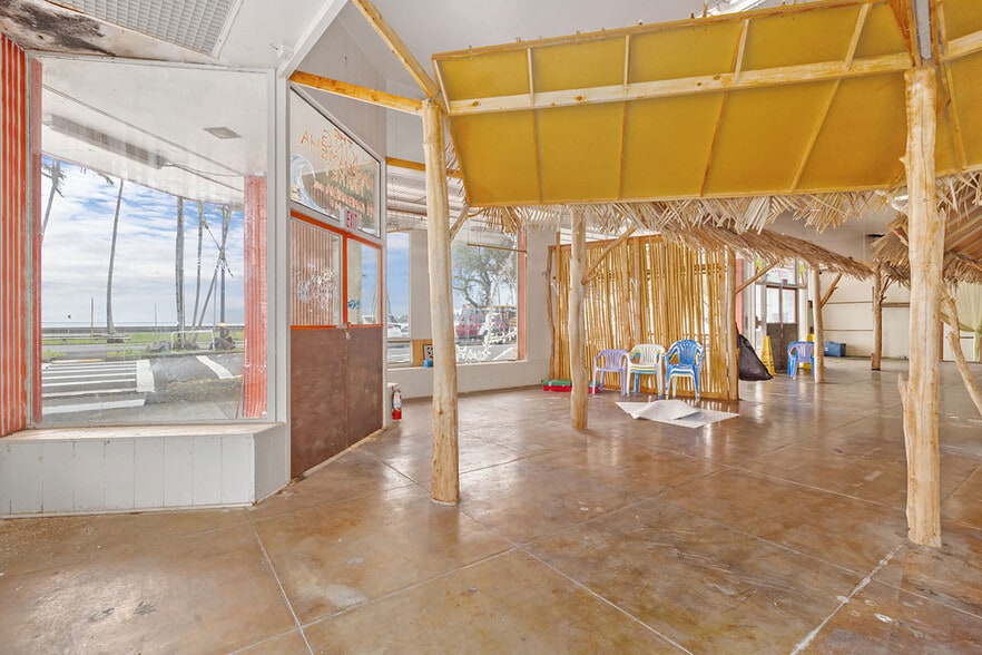 More Photos Of 138 Kamehameha Ave, Hilo Storefront For Sale