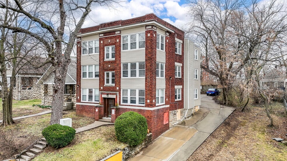 Primary Photo Of 4226-4228 Locust St, Kansas City Apartments For Sale