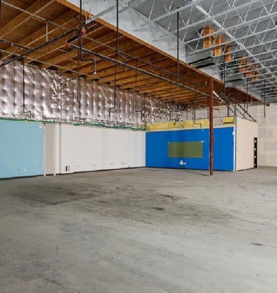 More Photos Of 1880 14th Ave SE, Albany Health Club For Sale