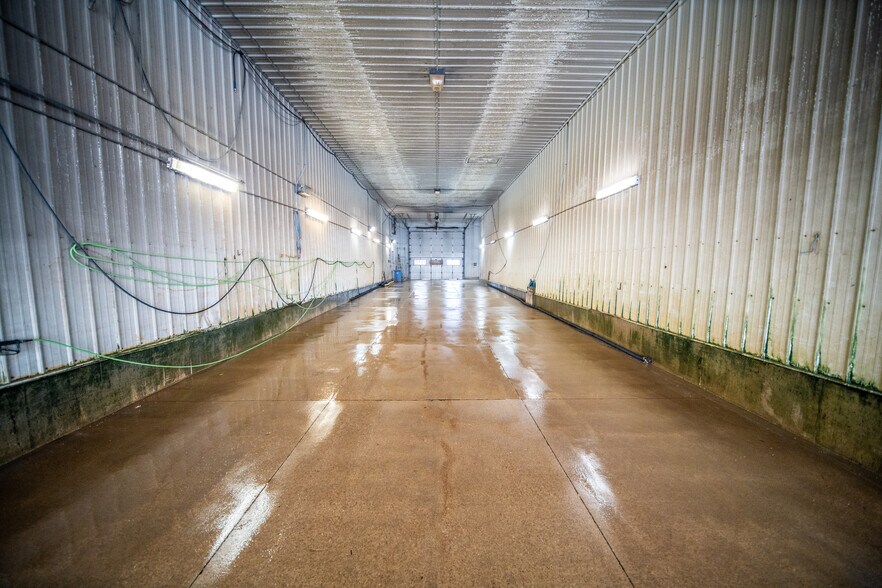 More Photos Of 501 11th St NE, Austin Carwash For Sale
