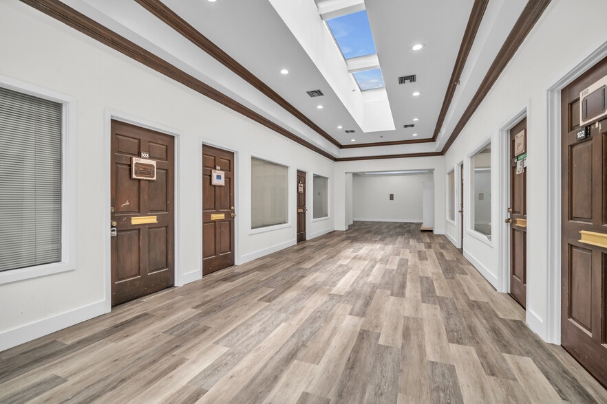 More Photos Of 1700 N Dixie Hwy, Boca Raton Office For Lease