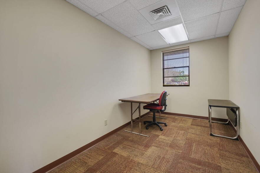 More Photos Of 6601-6535 Chester Ave, Jacksonville Continuing Care Retirement Community For Lease
